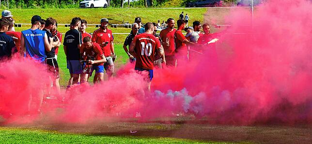 Bild 15: SG Höchenschwand/Häusern steigt nach 4:0 gegen FC Erzingen II auf &ndash; und wir haben Bilder!