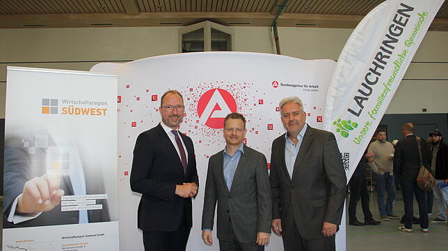 Andreas Finke (von links, Agentur für Arbeit Lörrach), Alexander Maas (Wirtschaftsregion Südwest) und Rainer Höhl ...
