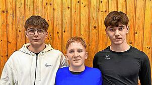 Die drei Ringer Denis Agar (von links), Luka Pfaff und Ben Rieder kämpfen erfolgreich für den KSV Vöhrenbach. Foto: Kraftsportverein ...