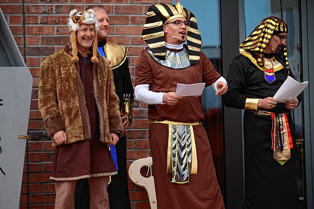 Bild 21: Rathaussturm Salem: Pharao Manfred Härle ist abgesetzt