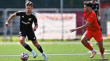 Entscheidung: In der Nachspielzeit erzielte Emanuel Esser (links) den verdienten Laufenburger 1:0-Siegtreffer bei der U23 des Freiburger FC