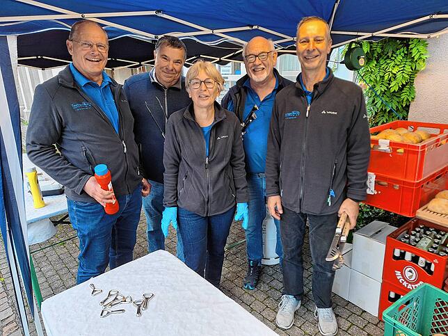 Das Team des Teuringer Busle sorgte für die Verköstigung (von links): Frank Kulke, Helmuth Miess, Peter Gallus, Ursula Hutzel und Jürgen ...