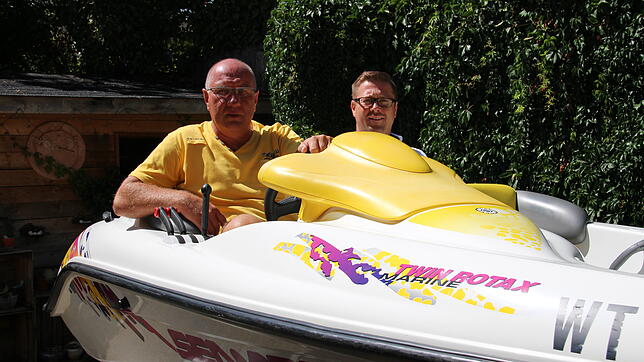 Angebot: Peter Zickenrott und Fritz Schreiner (von links) vom Wassersportclub Hochrhein bieten den offiziellen Rettungskräften ihre ...