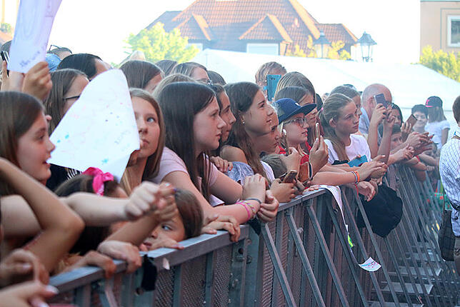 Bild 7: Namika begeistert 1800 Fans in Markdorf. Wir haben alle Bilder