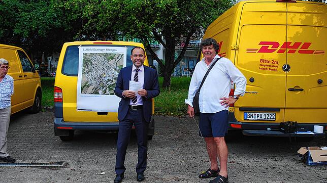 Der Klettgauer Bürgermeister Ozan Topcuogullari und Planer Johann Senner beim Vororttermin auf dem alten Postplatz, wo möglicherweise ...