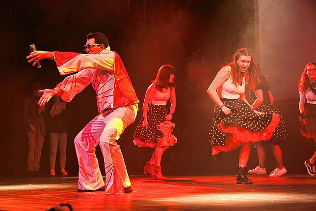Simon Götz als Elvis mit dem &bdquo;Jailhouse Rock&ldquo;.