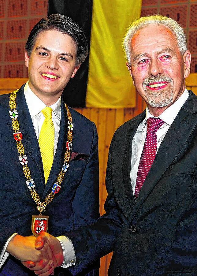 Ein Bild aus alten Zeiten: Marian Schreier im Februar 2016 in Tengen mit seinem Vorgänger Helmut Groß.