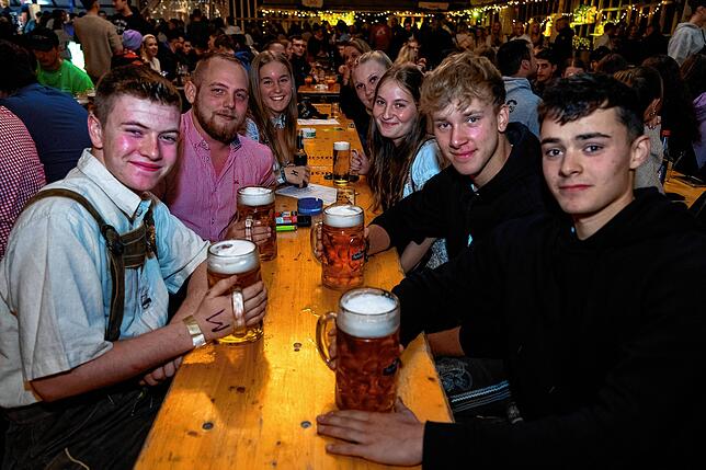 Bild 8: Kreiserntedankfest Brigachtal: Partyabend mit den Jungen Fidelen und Ob8Blech