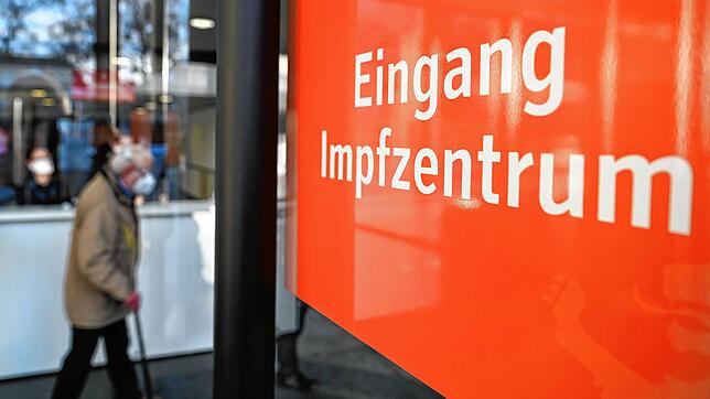 Wer darf ins Impfzentrum? Der Kreis der Berechtigten wird immer größer.