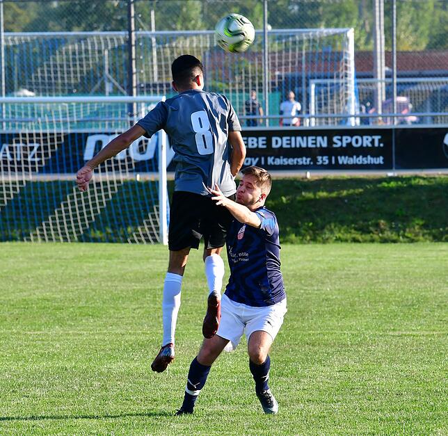 Bild 16: VfB Waldshut feiert schmeichelhaften 3:2-Sieg gegen Bosporus FC Friedlingen &ndash; und wir haben die Bilder!