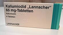 Jodtabletten werden der Bevölkerung im Umfeld eines Kernkraftwerks kostenfrei zur Verfügung gestellt, etwa am Hochrhein wegen des ...