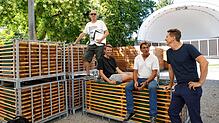Zum Aufbau bereit stehen nicht nur die Biertisch-Garnituren für das Stadtgartenfest, das am Mittwoch beginnt. Die Veranstalter (von ...
