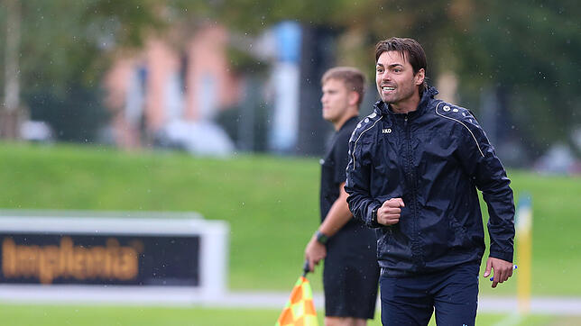 Geschafft: Trainer Christian Jeske und der FC Singen 04 haben Spitzenreiter Teningen 1:0 besiegt.
