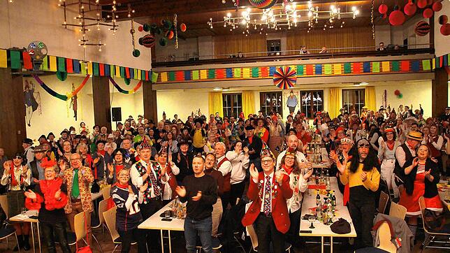 Das Dreckkübelgschwätz ist der letzte Ball im Markdorfer Fasnetsreigen. Entsprechend groß war der Andrang bei der traditionsreichen ...