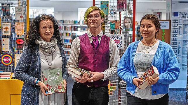 Stadtbücherei im Aufwind: Marion Lüber-Schmidt, Benjamin Walczak und Luisa Giordano (von links) freuen sich über mehr Besucher und mehr ...