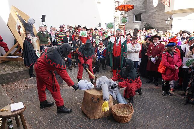 Bild 11: Höchststrafe für die rote Rita: Bilder vom Tiengener Narrengericht