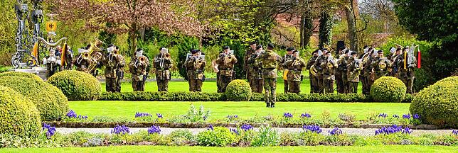 Das Heeresmusikkorps Ulm begleitet den Appell musikalisch.