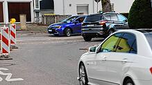 Ein Fahrzeug biegt aus der Bühlstraße in Richtung Hüfingen ab. Das ist ab Mittwoch, 11. September, nicht mehr möglich. Die Baustelle ...