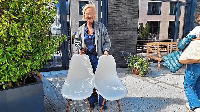 Susanne Wegner ist in Zürich Kinderärztin und freut sich über diese Designerstühle.