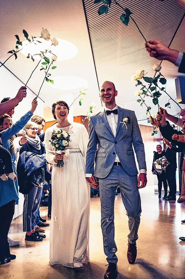 Alexandra Remmlinger und ihr Mann wollten eigentlich kirchlich heiraten, standesamtlich hatten sie schon vor einem Jahr geheiratet. Doch ...