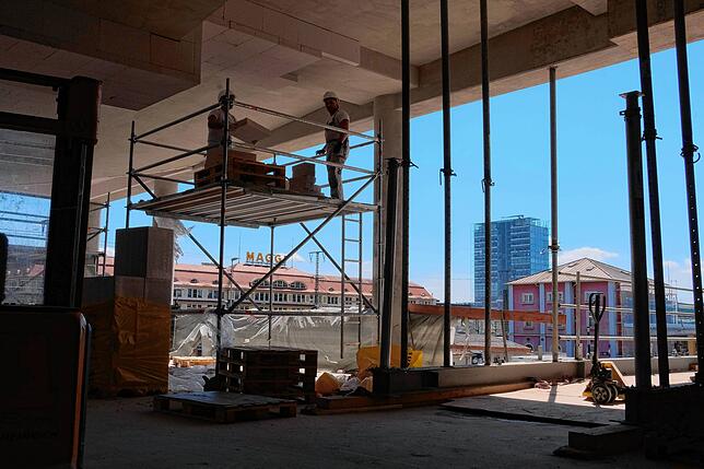 Der Rohbau ist schon fast fertig gestellt, nun kommt der Innenausbau.