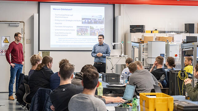 Bei der Abschlussveranstaltung des Projekts &bdquo;Leistungselektronik in der Praxis&ldquo; der Firma Orbitalum Tools und der HTWG ...