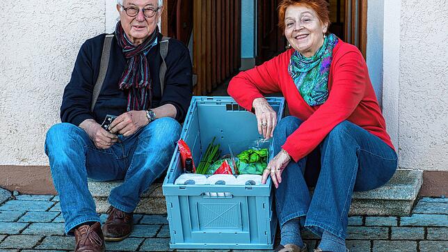 Josef Büchelmeier und Irmgard Sollinger waren im Frühjahr in freiwilliger Quarantäne. Sie haben sich Lebensmittel bis an die Haustür ...
