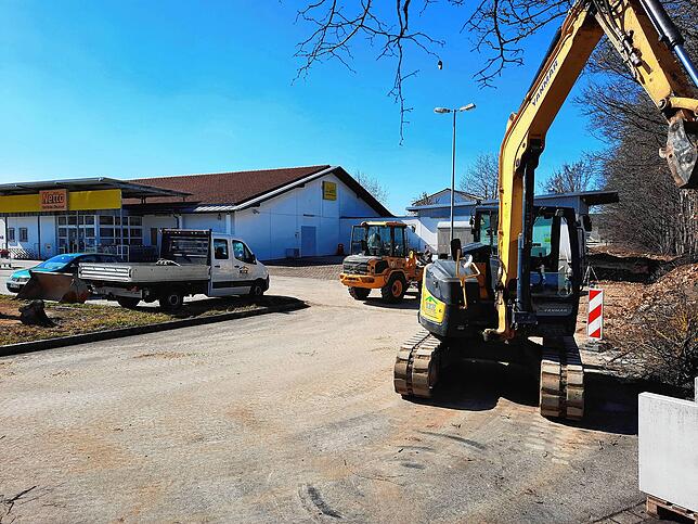 Entlang der Umgehungsstraße wird insbesondere der Bereich der Anlieferung den zukünftigen Anforderungen angepasst.