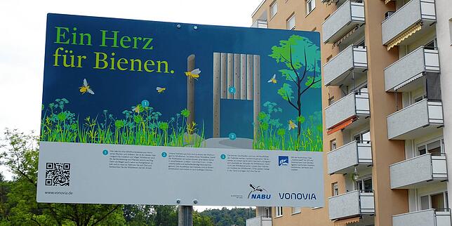 Die Vonovia verweist auf ihr Herz für Bienen. Gemeinsam mit dem Nabu wurde eine Blumenwiese angelegt.
