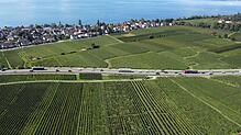Stau auf der Bundesstraße 31 vor Hagnau. Mancher, der hier steht, wird sich fragen, weshalb gibt es am Bodensee keine Autobahn? Das ...