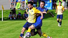 In der Vorsaison stand die SG Dettingen-Dingelsdorf (links Vincenzo Galli) klar vor der SpVgg F.A.L. (Jannik Karg). In der bisherigen ...
