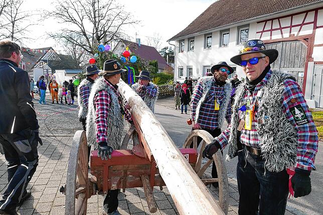 Bild 4: In Wittenhofen, Roggenbeuren und Limpach wird der Narrenbaum aufgestellt – Teil 1!