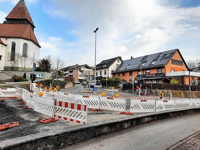 Wegen Bauarbeiten wurde ein Abschnitt der B33/Mainaustraße am 22. Februar für voraussichtlich drei Wochen komplett gesperrt und eine ...