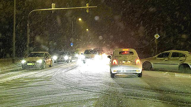 Schneechaos auf den Straßen: Zwischen Villingen und Schwenningen geht am Donnerstag kaum etwas voran. Spiegelglatte Straßen sorgen für ...