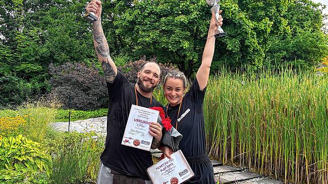Jennifer Mühl und Kevin Reuschling freuen sich über ihre Platzierungen in Osnabrück. Fotos: Markus Spettel/Kur- und Bäder GmbH