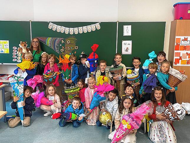 20 Mädchen und Jungen wurden in die Klasse 1c in die Schule an der Rheinschleife, Außenstelle Altenburg, eingeschult. Klassenlehrerin ...