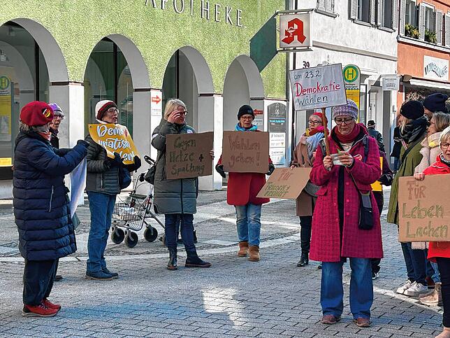 Bild 4: Frauen kämpfen für die Demokratie
