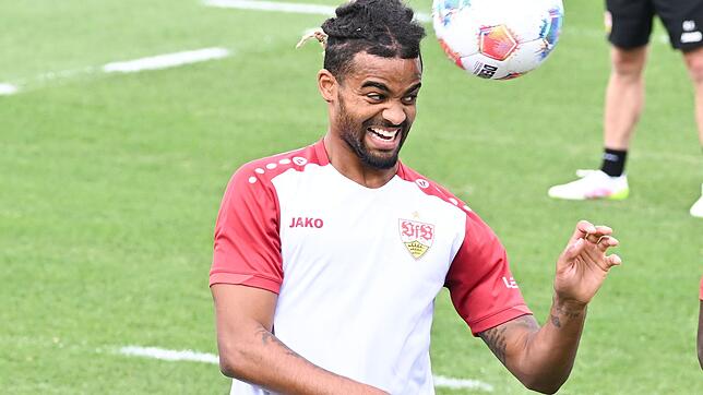 Lorenz Assignon präsentierte sich vor 1.000 Fans beim Trainingsauftakt des VfB Stuttgart.