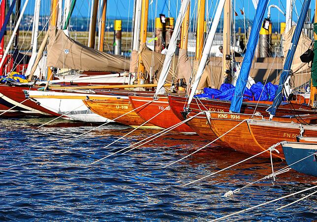 Bild 18: Dutzende Segelyachten im Konstanzer Trichter: Bilder der Regatten bei der Bodenseewoche