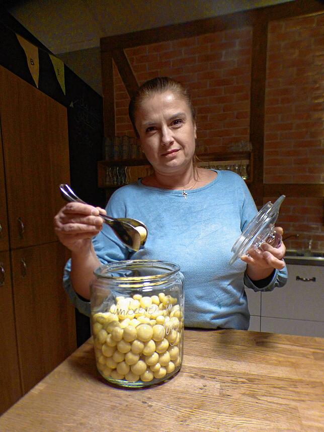 Maria Chatzi Bei wird unter anderem griechische, italienische und regionale Produkte direkt vom Erzeuger anbieten. Die Schokokugeln ...