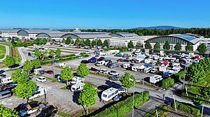 Auf dem Parkplatz Ost 2 bei der Messe stehen jetzt außerhalb von Messezeiten bis zu 100 Stellplätze für Wohnmobile zur Verfügung. Sie ...