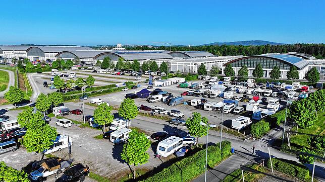 Auf dem Parkplatz Ost 2 bei der Messe stehen jetzt außerhalb von Messezeiten bis zu 100 Stellplätze für Wohnmobile zur Verfügung. Sie ...