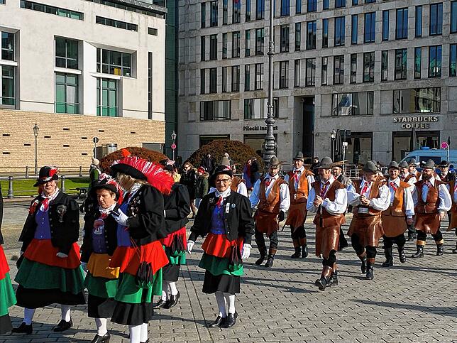 Bild 20: Im Vollhäs nach Berlin: Alle Bilder zum ersten Reisetag des Stockacher Narrengerichts (1)