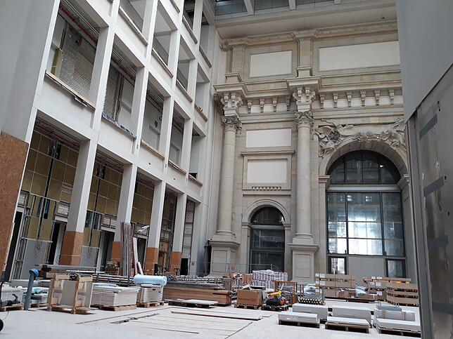 Ein Blick auf die Bauarbeiten: Barock und Beton finden im Berliner Schloss auf wundersame Weise zusammen. Bild: Wolfgang Bager