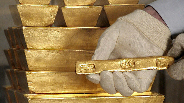 105 Tonnen Barren und Münzen kaufen die Deutschen jedes Jahr. Damit sind sie gut im Rennen. 4300 Tonnen Gold werden weltweit veräußert. ...