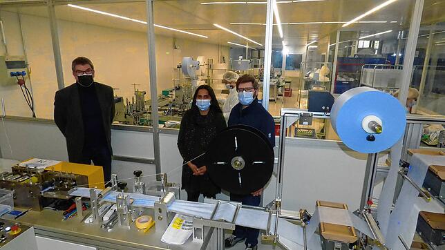 Besuch in der Produktion: Jochen Geiger, Geschäftsführer von Geiger Textil in Bad Säckingen (links), war nach Gründung des Start-ups von ...