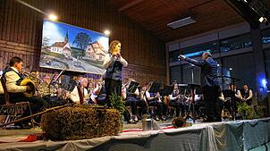 Solistin Lena Ebner spielte beim Jahreskonzert des Musikvereins Rotzel in der Möslehalle ein bemerkenswertes Solo an der Querflöte. ...