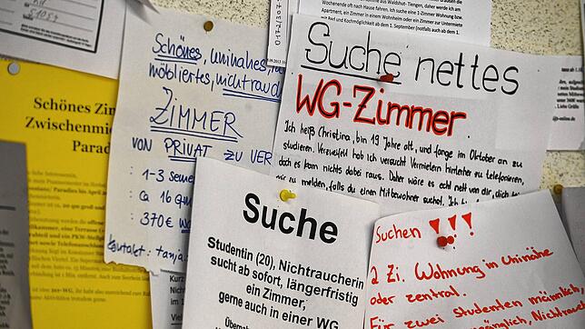 Wohnungsgesuche am Schwarzen Brett der Universität in Konstanz (Archivbild).