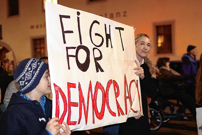 Bild 11: Konstanz geht für Zusammenhalt und Demokratie auf die Straße: Bilder