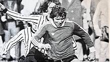 Ein Torjäger vor dem Herrn: Alfred Deiringer (vorne gegen zwei Verteidiger des FC Emmendingen) ist gestorben.